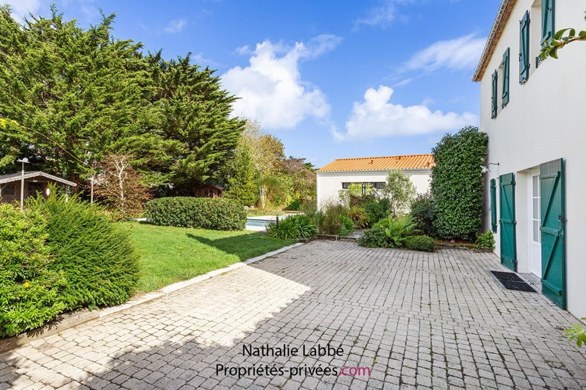 PORNIC Demeure de prestige Pornic proche Mer 9 pièce(s)  210m² sur un terrain de 1100m² env 2