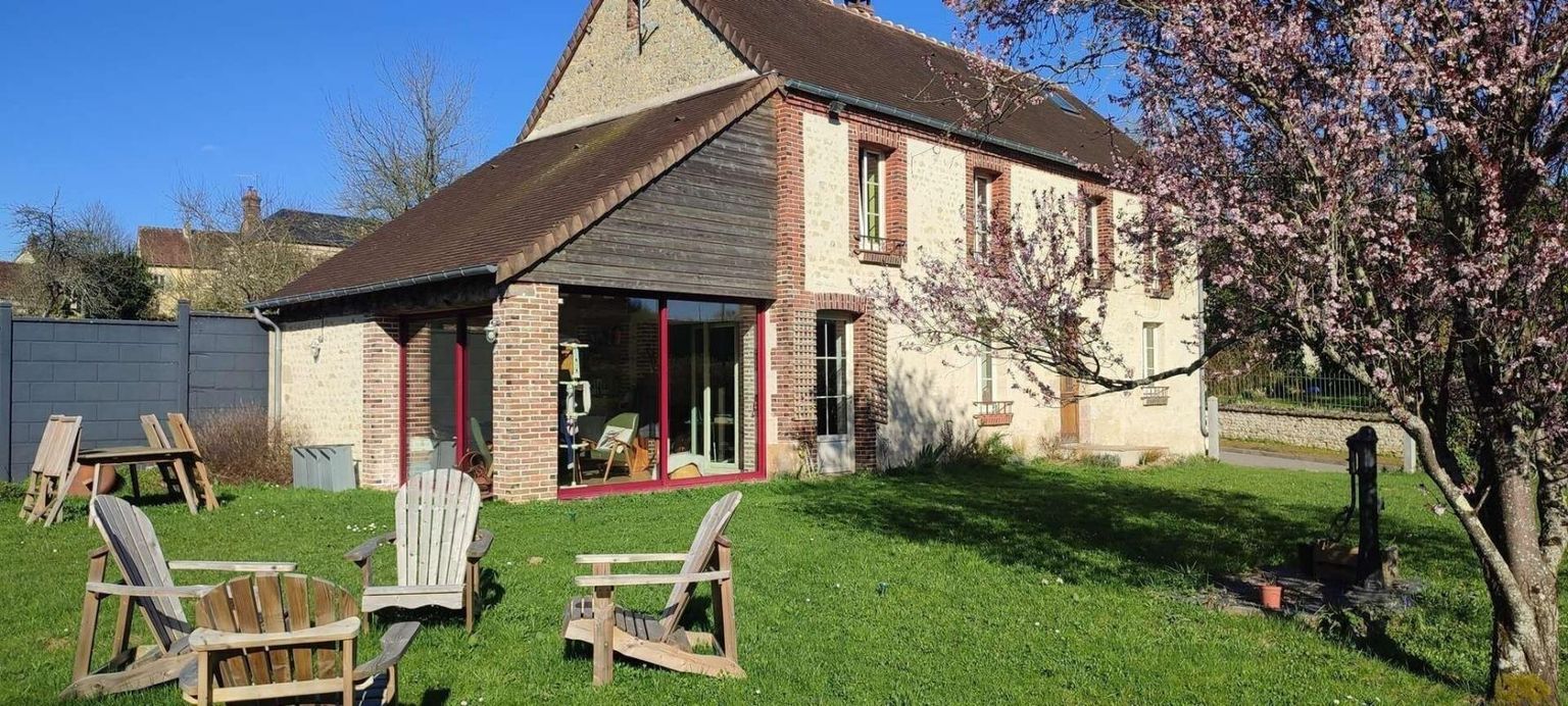 Maison percheronne proche Mortagne Au Perche 7 pièce(s) 145.52 m2
