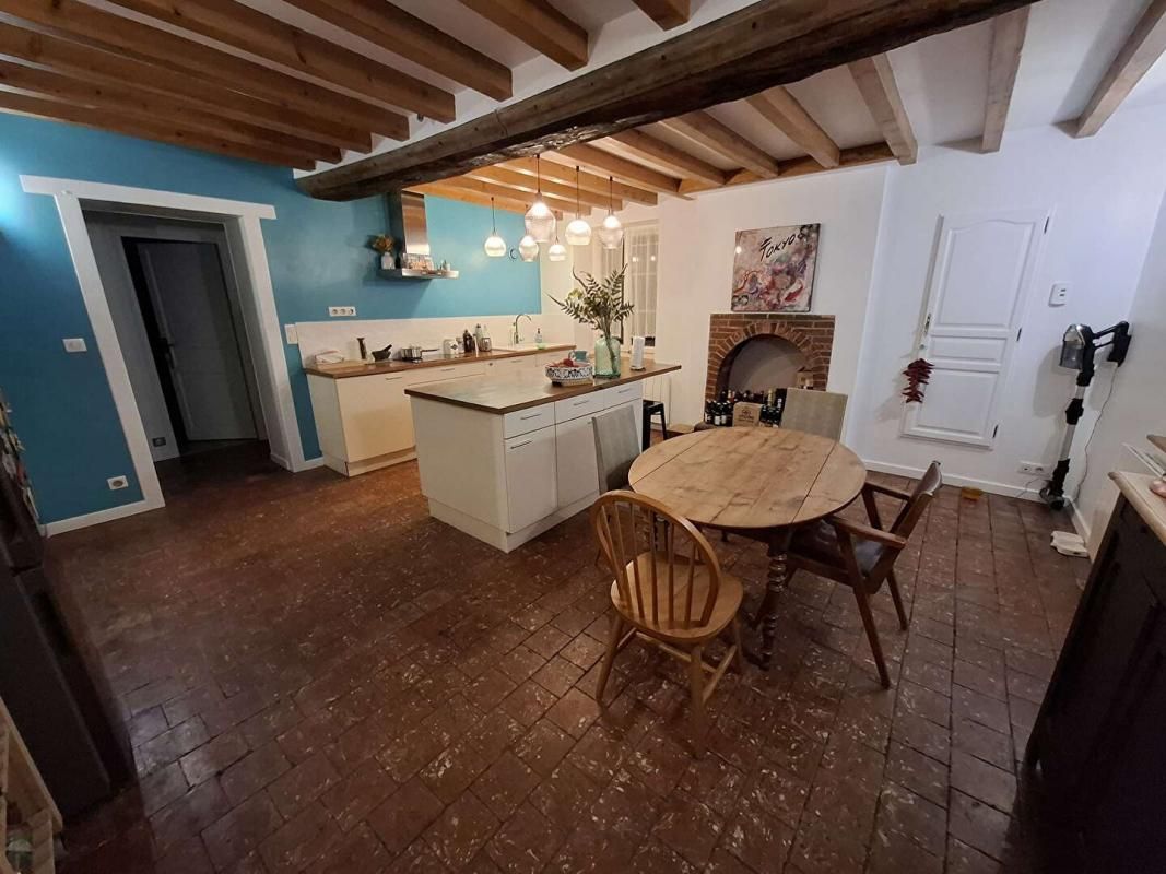 MORTAGNE-AU-PERCHE Maison percheronne proche Mortagne Au Perche 7 pièce(s) 145.52 m2 2