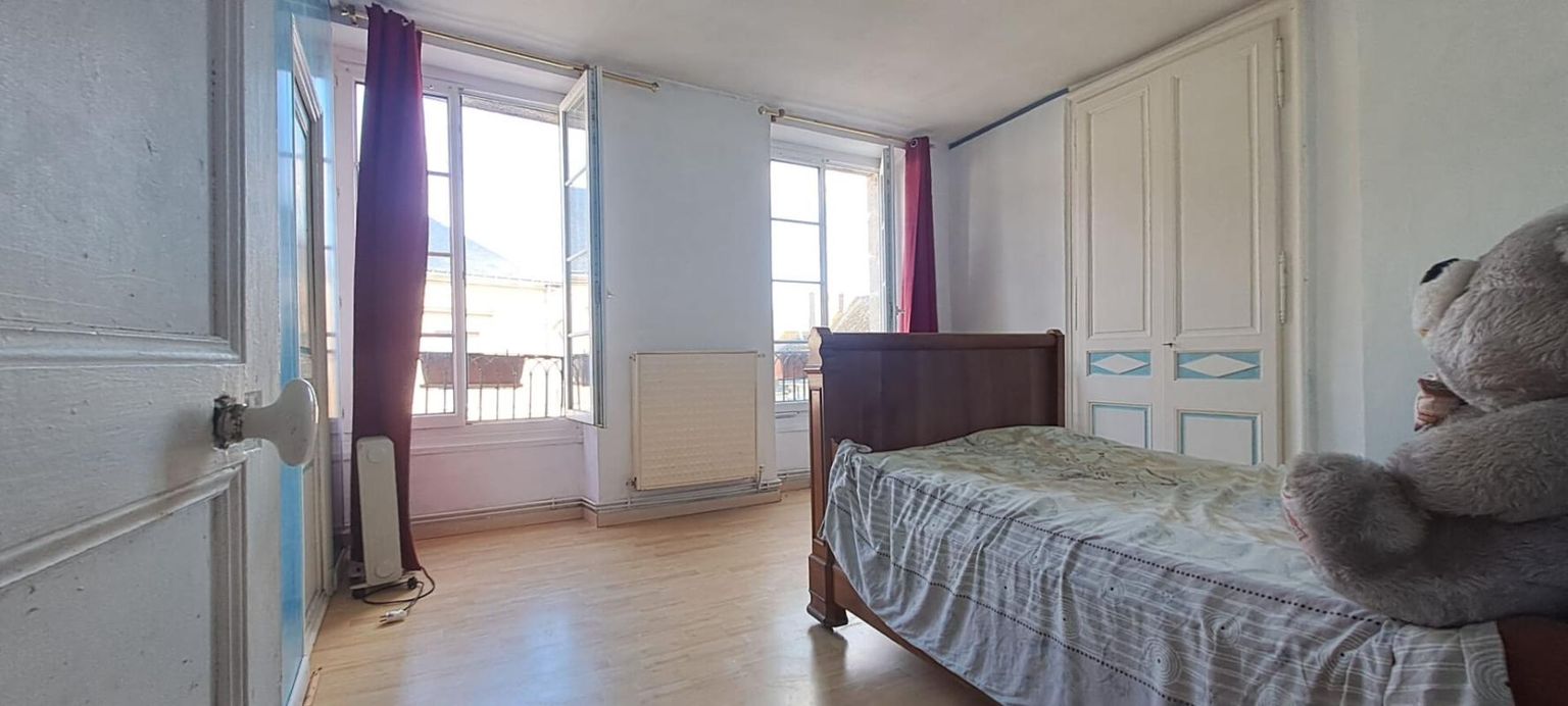 FRESNAY-SUR-SARTHE Immeuble à rénover en centre-ville à Fresnay-sur-Sarthe 3