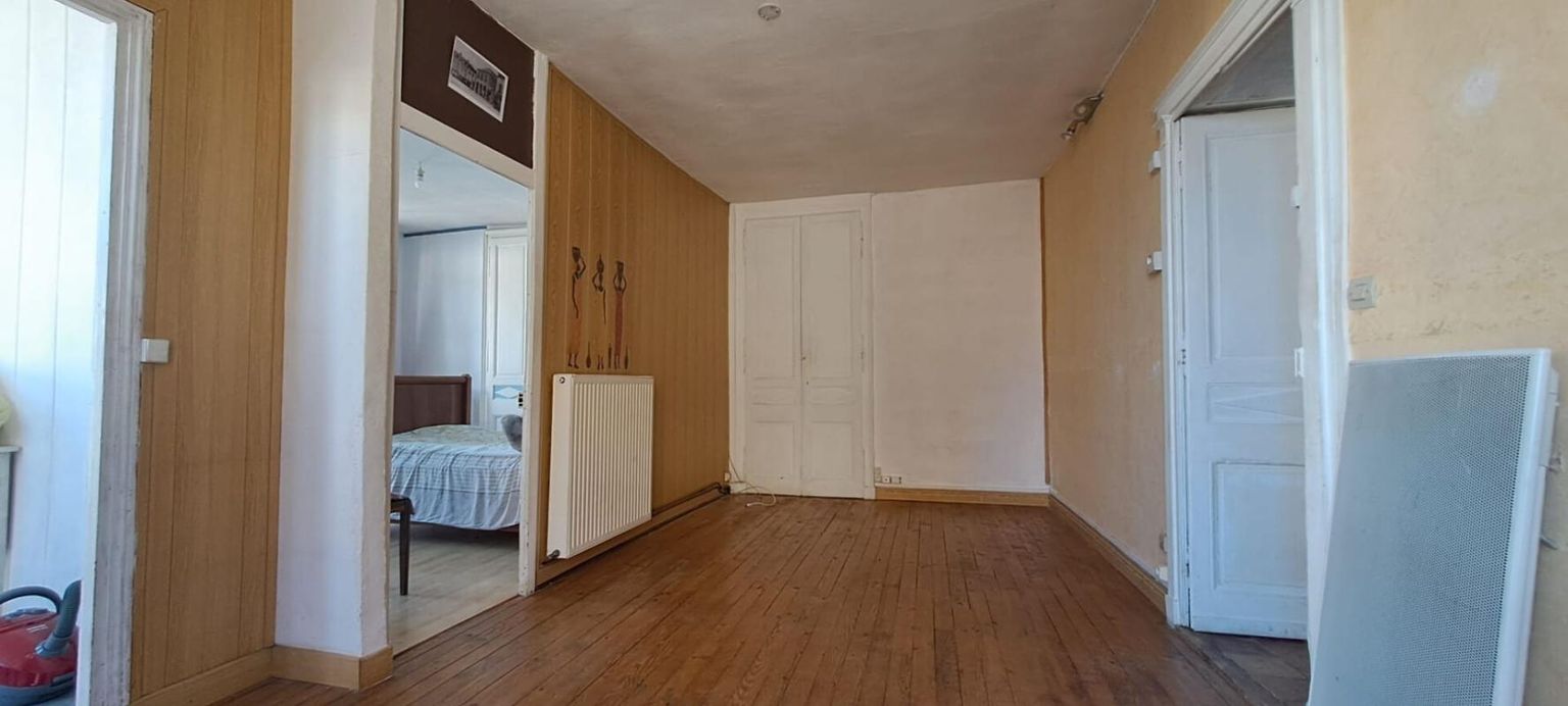 FRESNAY-SUR-SARTHE Immeuble à rénover en centre-ville à Fresnay-sur-Sarthe 4