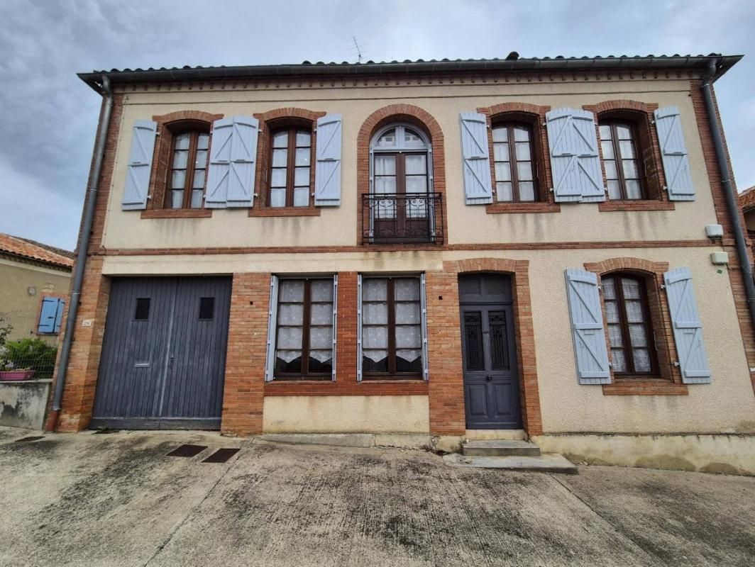 SARAMON Maison Spacieuse à Saramon avec Cheminée et Jardin Clôturé 1