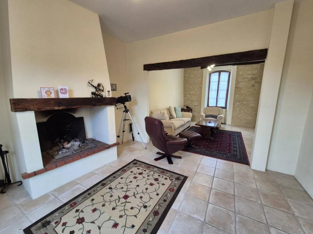 SARAMON Maison Spacieuse à Saramon avec Cheminée et Jardin Clôturé 2
