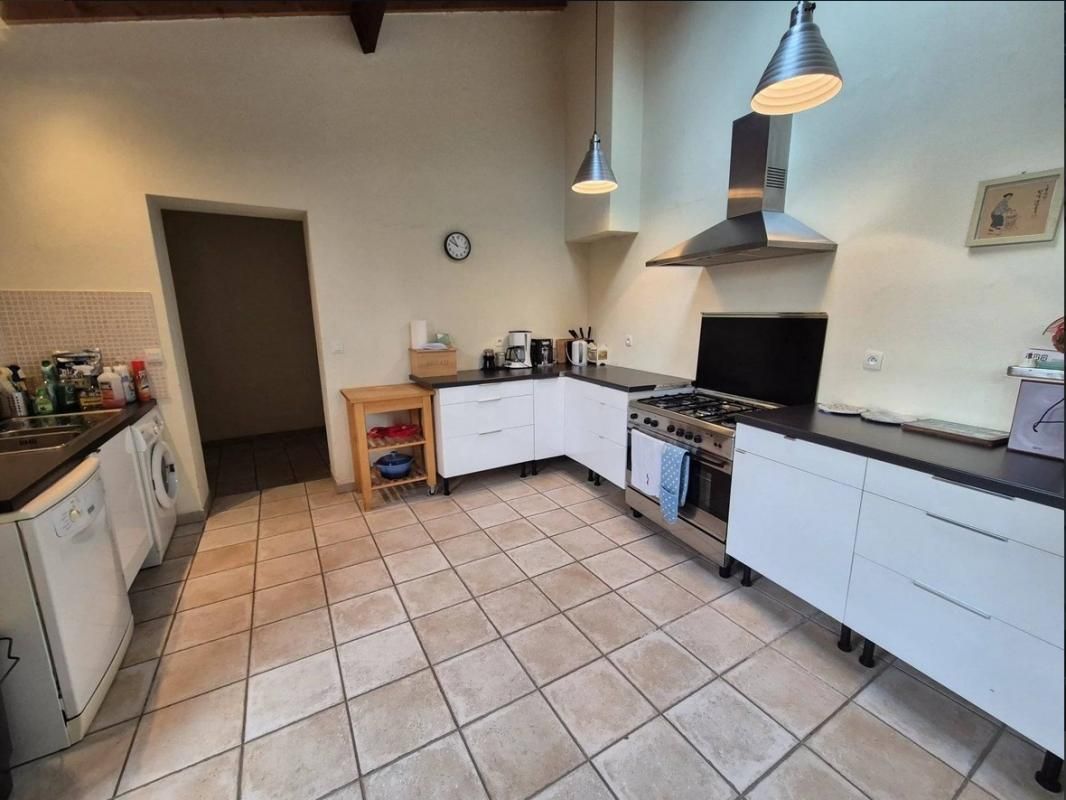 SARAMON Maison Spacieuse à Saramon avec Cheminée et Jardin Clôturé 3