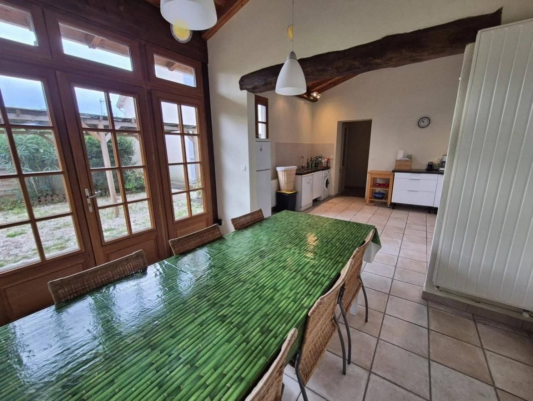 SARAMON Maison Spacieuse à Saramon avec Cheminée et Jardin Clôturé 4