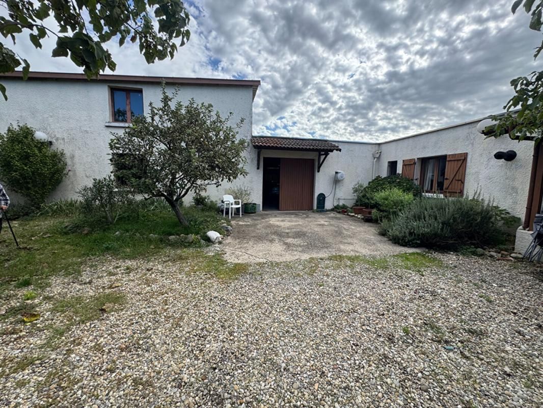 DECINES-CHARPIEU Maison Decines Charpieu 6 pièce(s) 150 m2 1