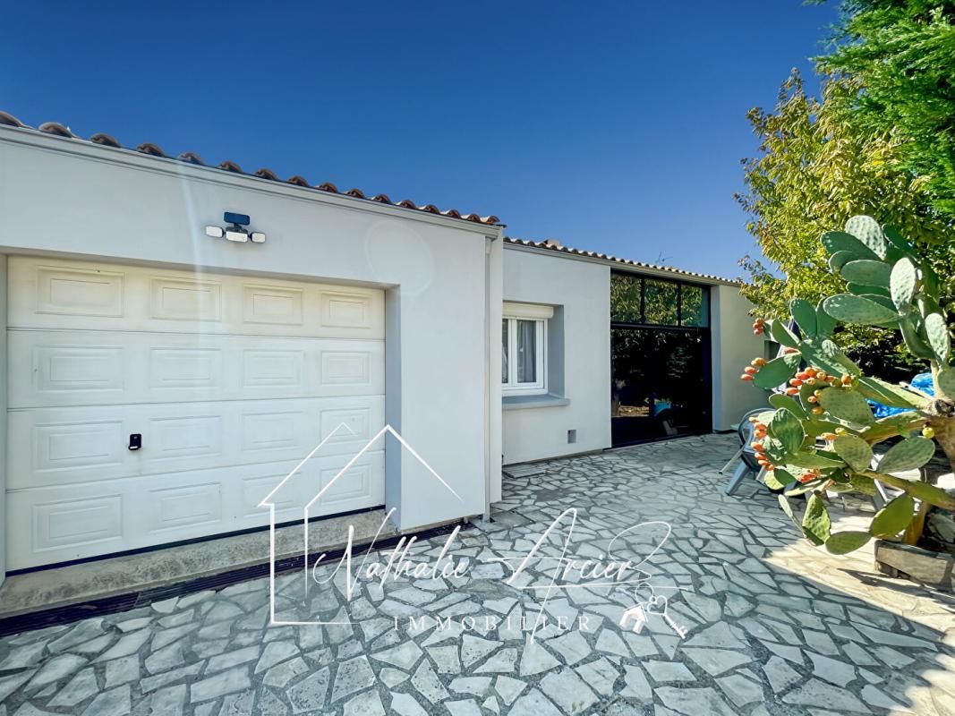 TREBES Maison plain-pied 100 m2 environ avec piscine - Coup de coeur assuré ! 2