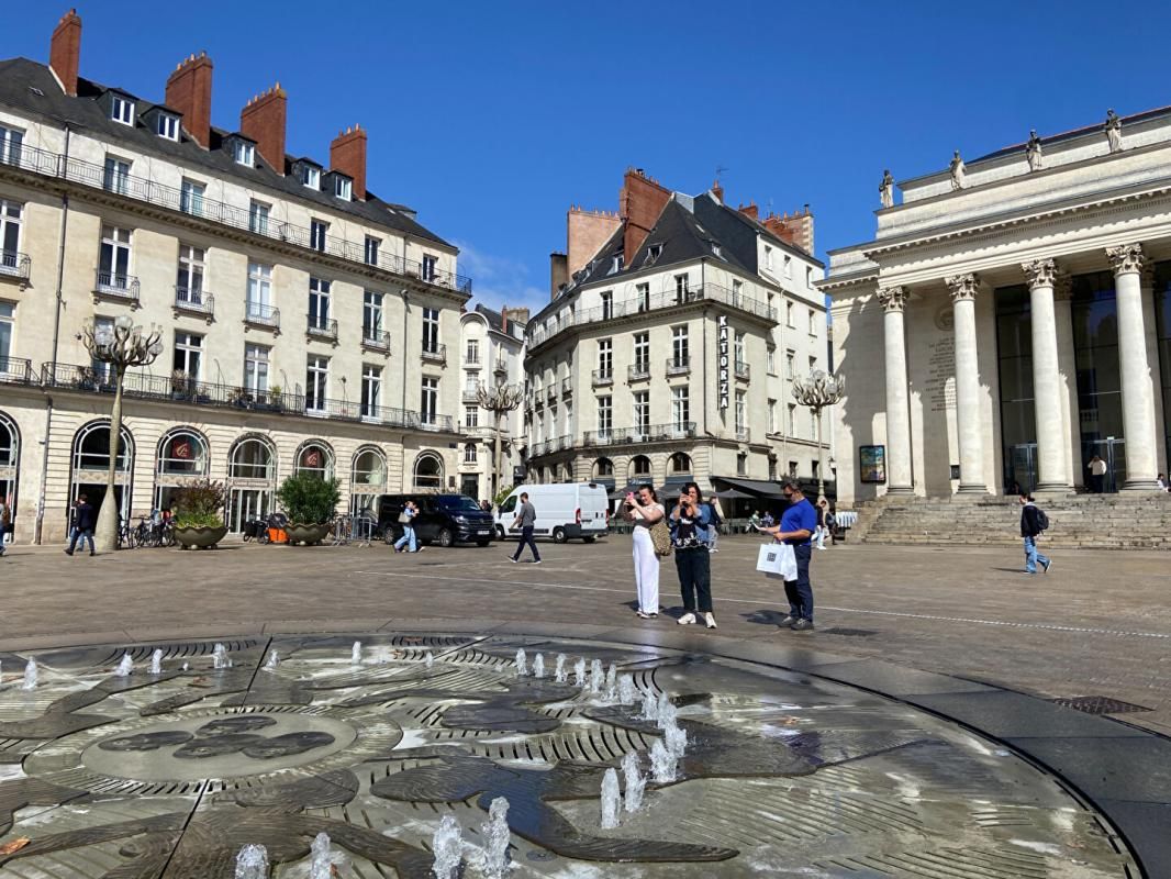 NANTES 44000 NANTES - LOCAL COMMERCIAL A LOUER 90 m² GRANDE VITRINE 3