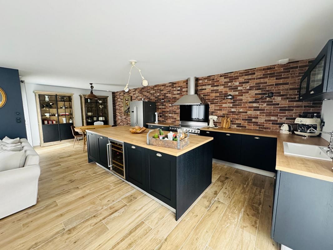 Maison Cours Les Barres 6 pièce(s) 141 m2