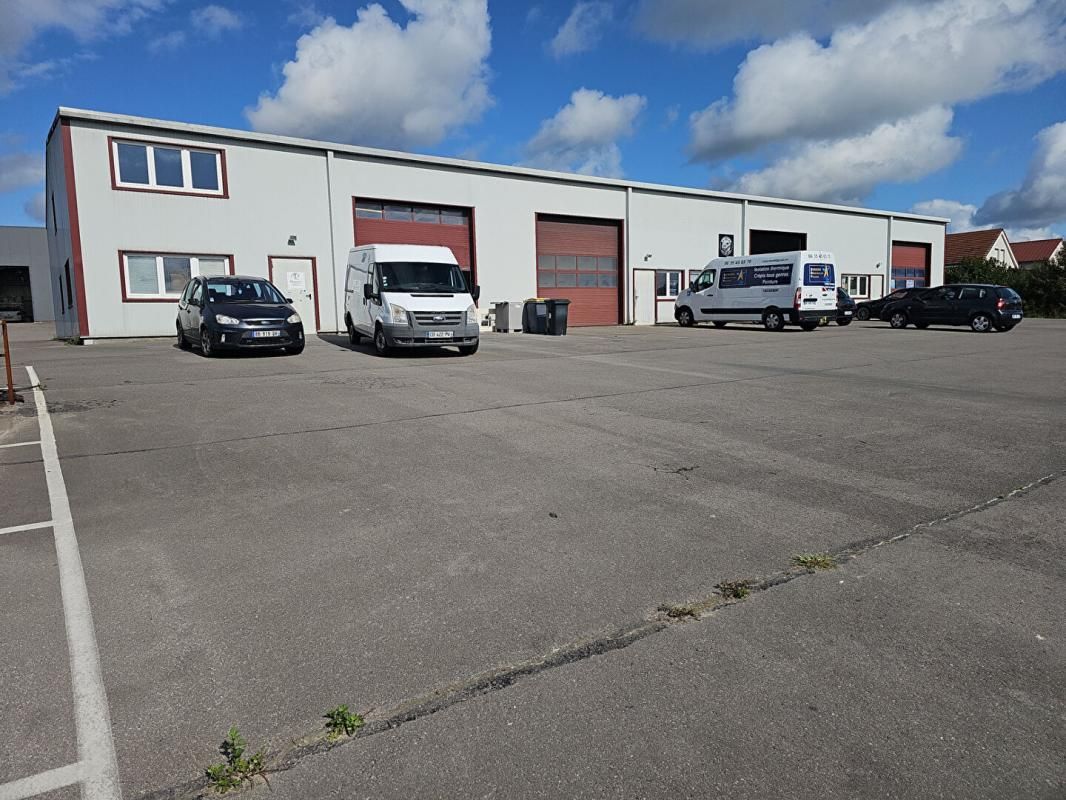 SAINT-AVOLD CREHANGE 57690 - MURS LOUES, ENTREPOTS, LOCAUX D'ACTIVITE avec MAISON 3