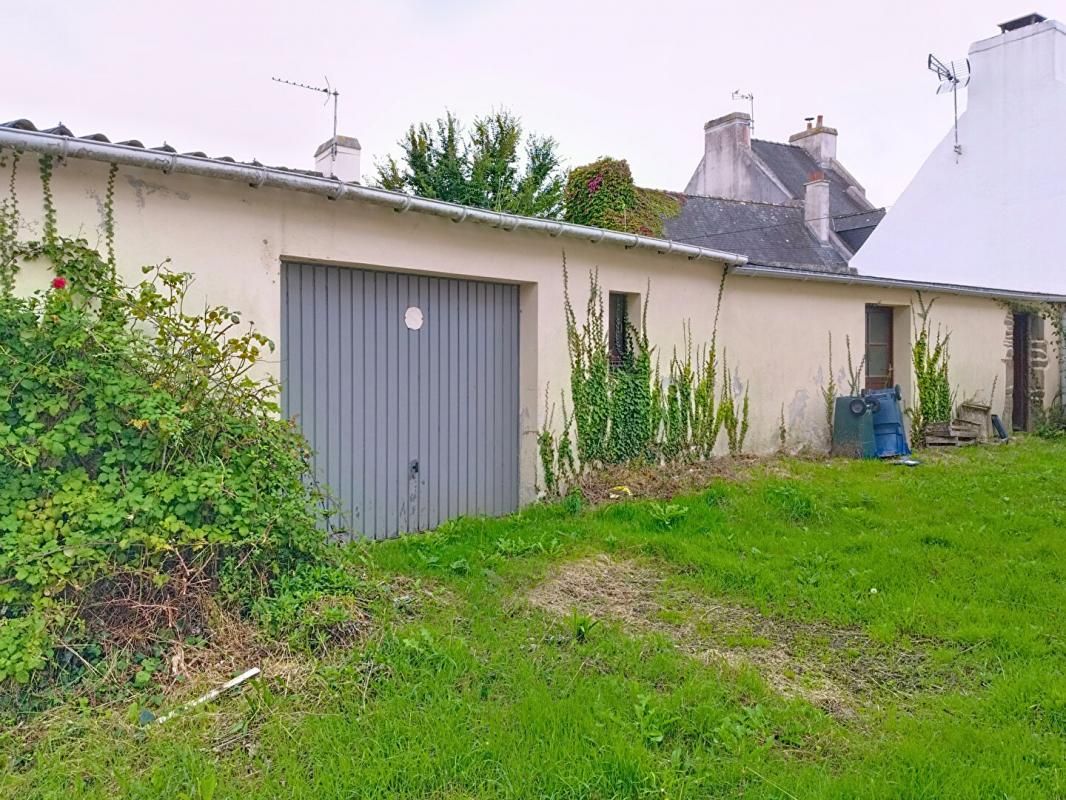GROIX Parking / Atelier Groix 65 m2 1