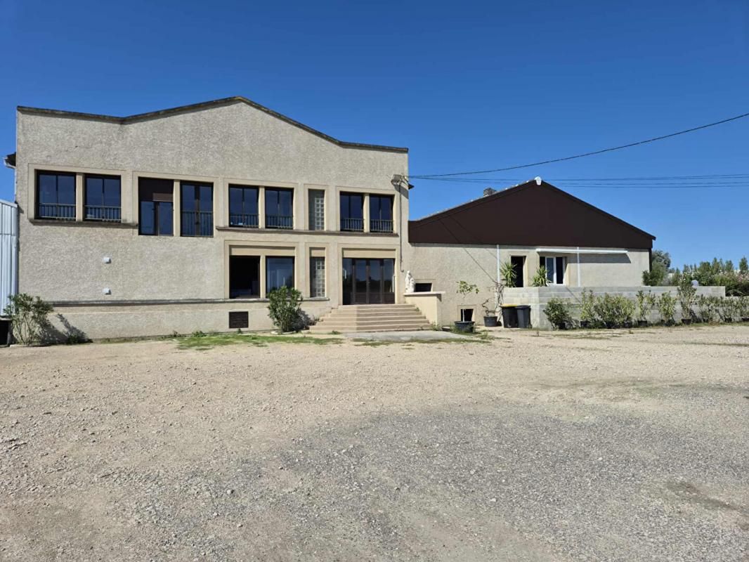 BRANGES Entrepôt à usage d'élevage canin et habitation de 250m2 1