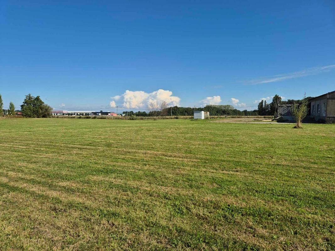 BRANGES Entrepôt à usage d'élevage canin et habitation de 250m2 4