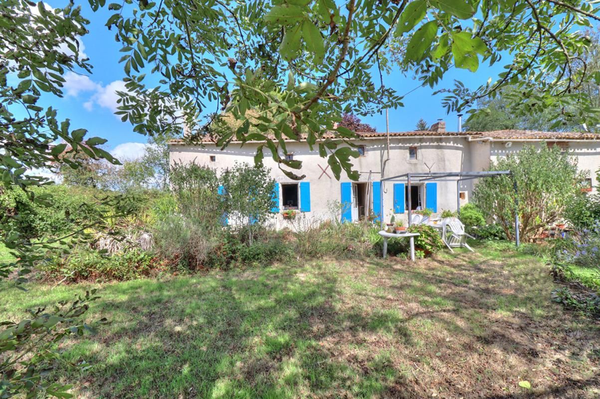 COURS Maison Cours 2 pièce(s) 91 m2 2