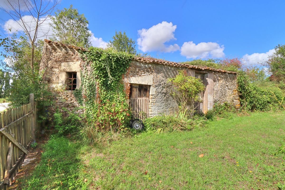 COURS Maison Cours 2 pièce(s) 91 m2 4