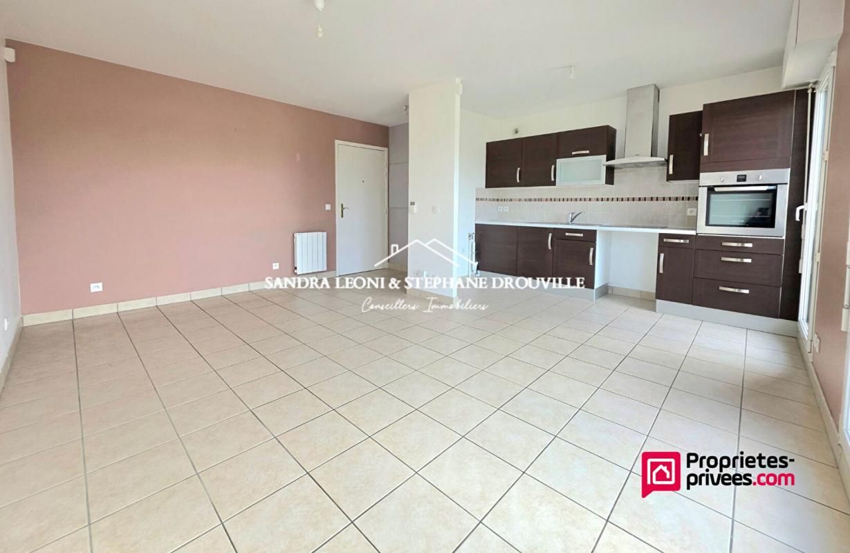 RAMBOUILLET RAMBOUILLET - BEL APPARTEMENT T2 de 44 m² + PARKING + CAVE 2