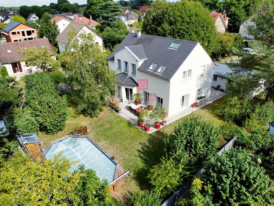 Maison Sainte-Geneviève-des-Bois 10 pièces 250 m2