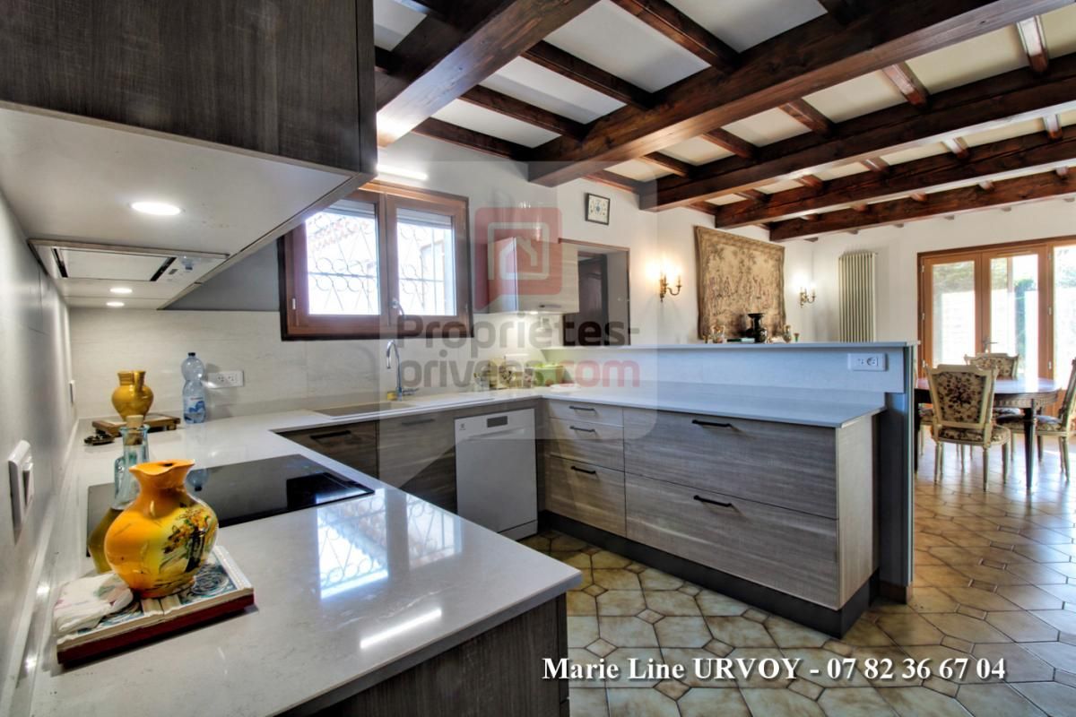 NOVES 13550  Noves -  Maison 140 m² - 3 Chambres - double garage - jardin 4