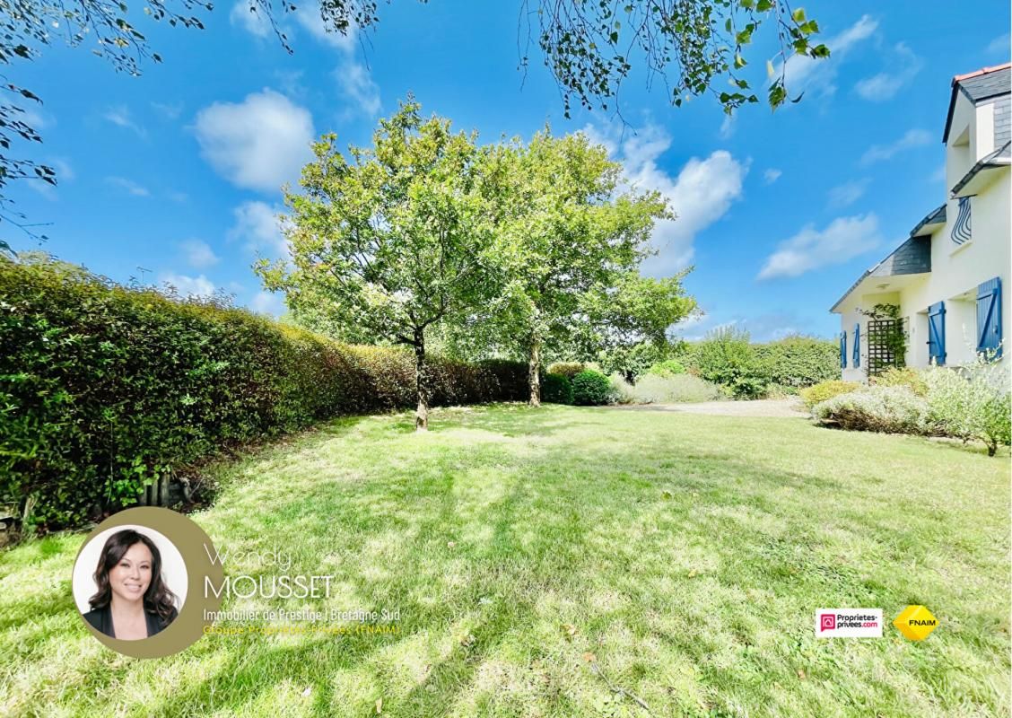 SARZEAU Charmante maison à 5 minutes de la plage avec un grand terrain constructible de 1094 m² 1