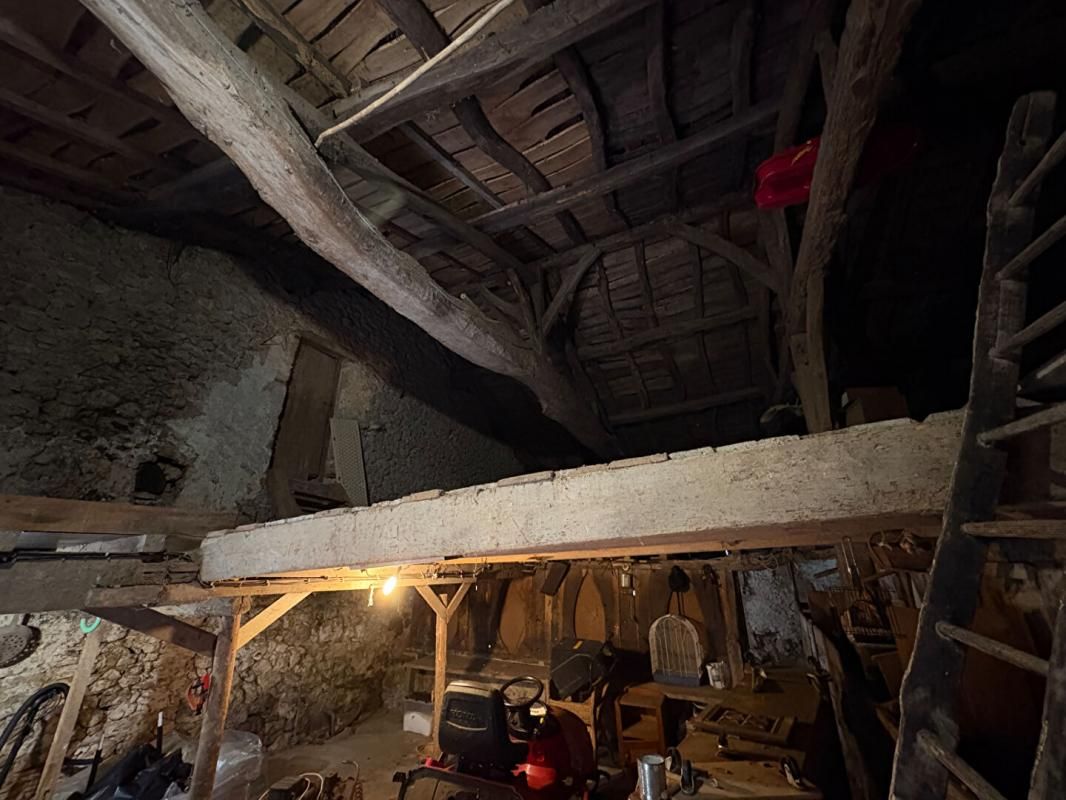 SAINT-FERME Proche Monségur, ancienne ferme : charme de la campagne et potentiel illimité. 180 m2 4