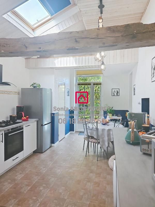 SAINT-AIGNAN-SUR-ROE Maison rénovée avec deux chambres 4