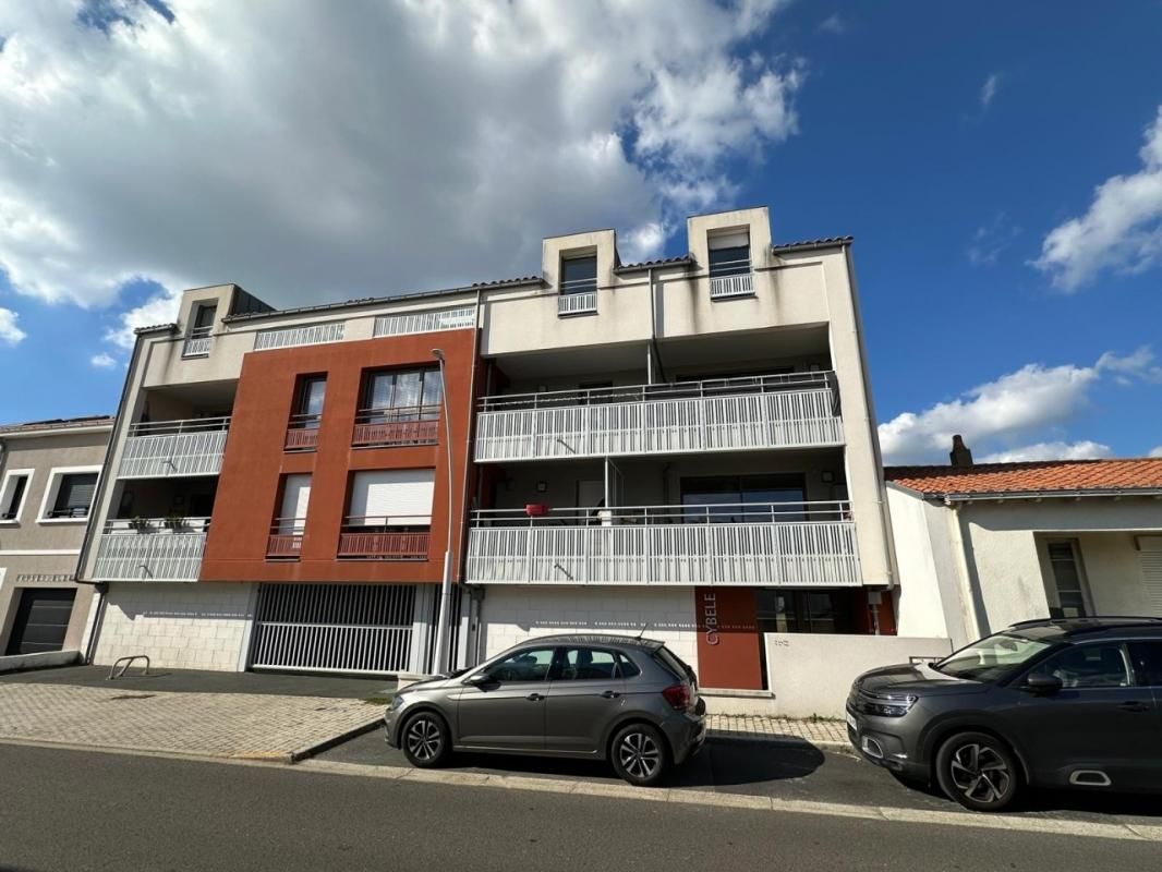LES SABLES-D'OLONNE Appartement Les Sables D Olonne 3 pièce(s) 75.65 m2 1