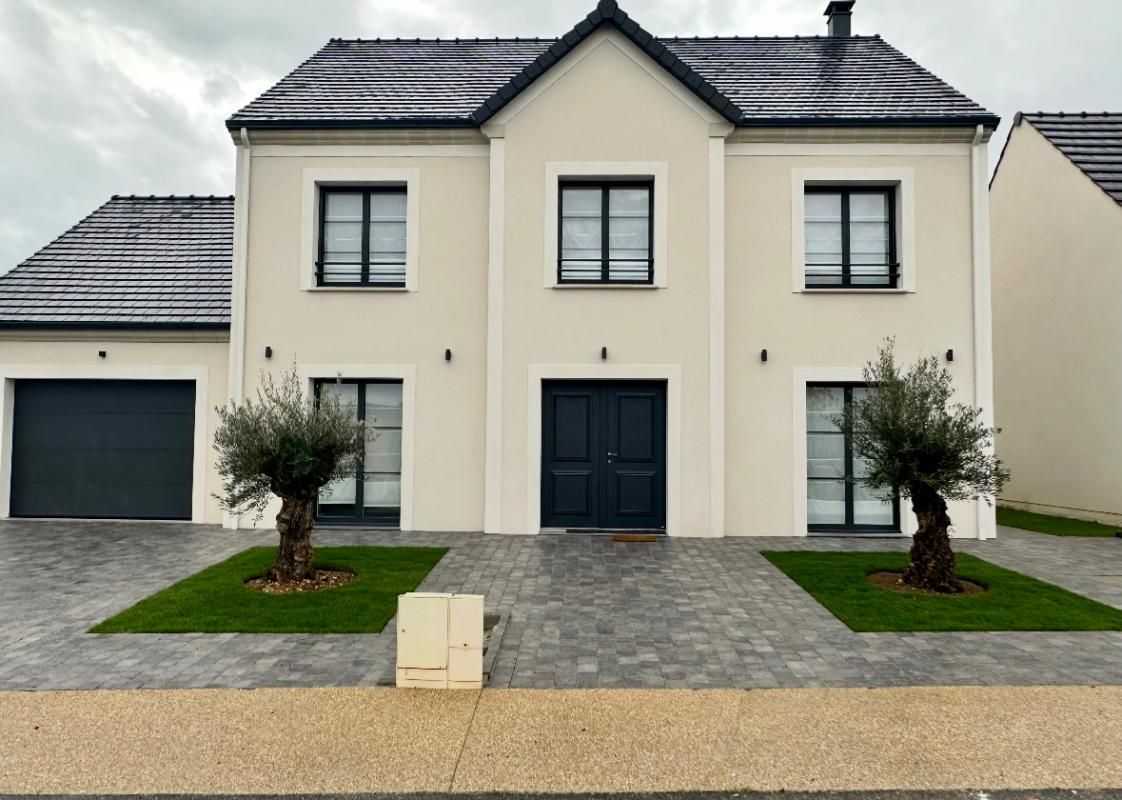 VERS-SUR-SELLES Superbe maison de 200m2 , 6 chambres, 3SDB , garage , jardin à Vers -sur-selle 1