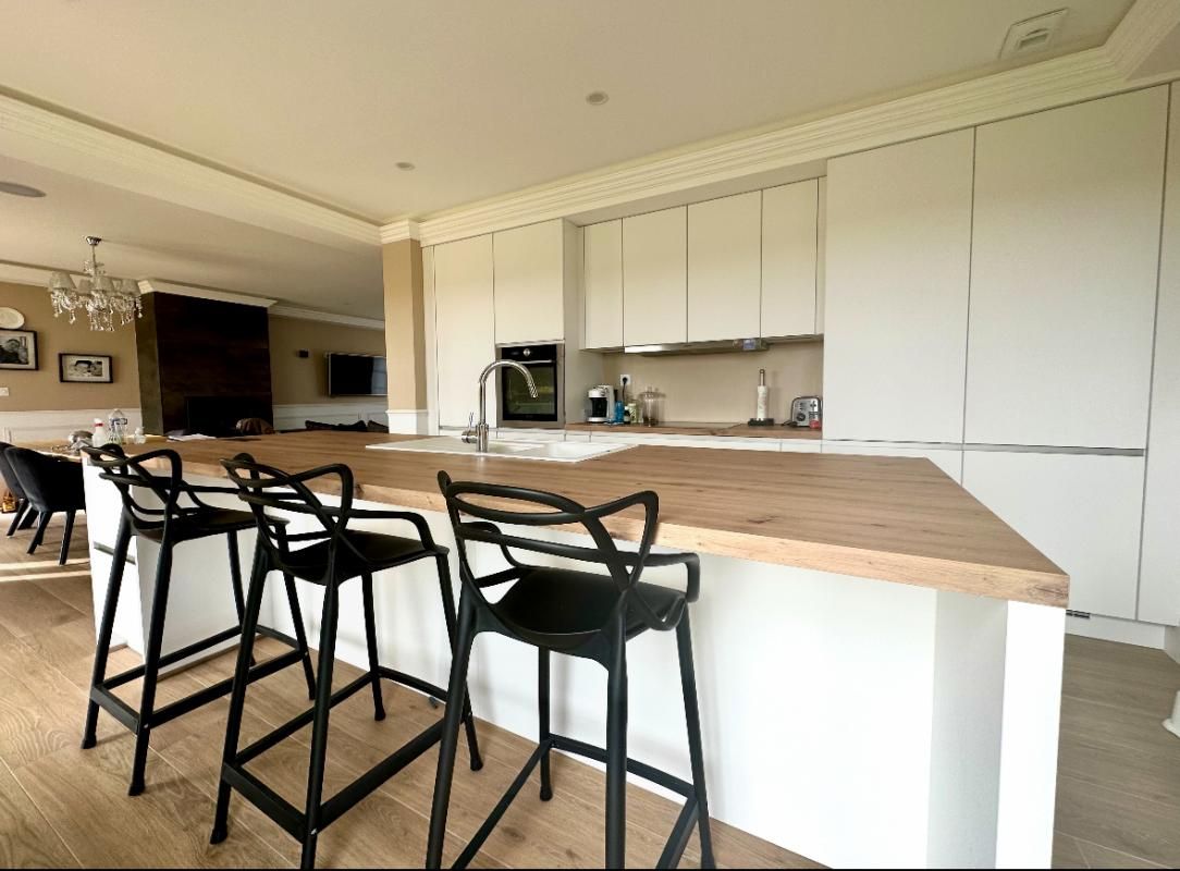 VERS-SUR-SELLES Superbe maison de 200m2 , 6 chambres, 3SDB , garage , jardin à Vers -sur-selle 2