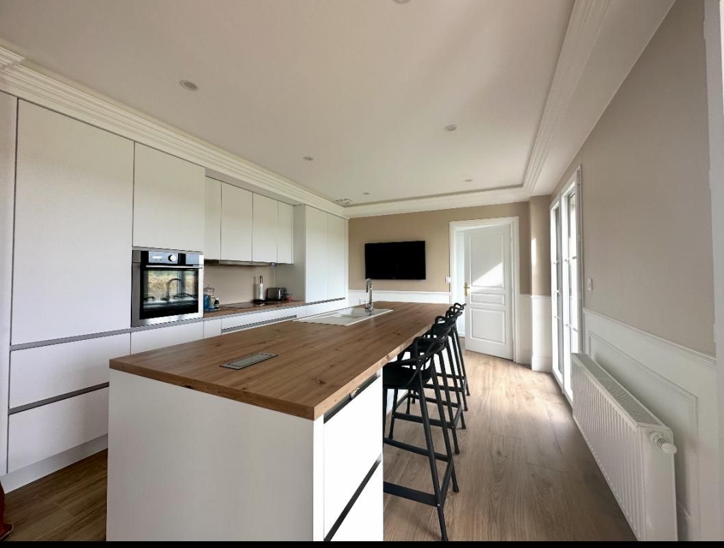 VERS-SUR-SELLES Superbe maison de 200m2 , 6 chambres, 3SDB , garage , jardin à Vers -sur-selle 3