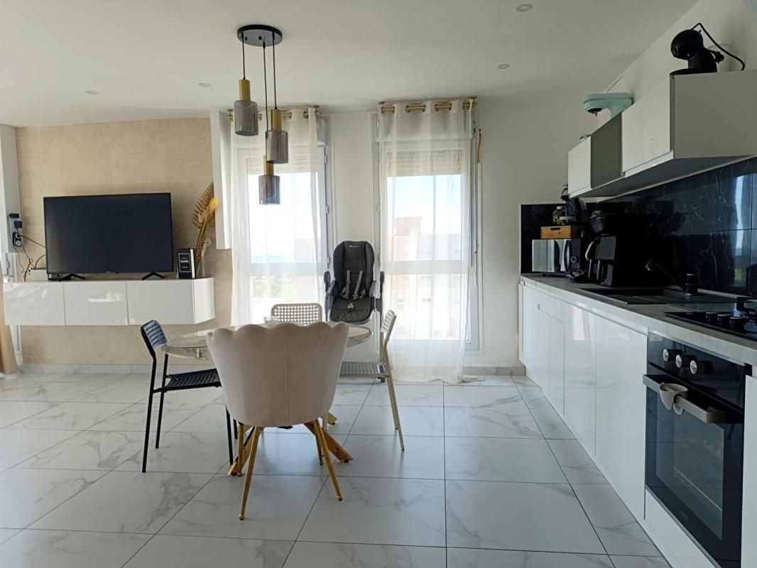 PORT-DE-BOUC Appartement Port De Bouc 3 pièce(s) 70 m2 Place de parking 1