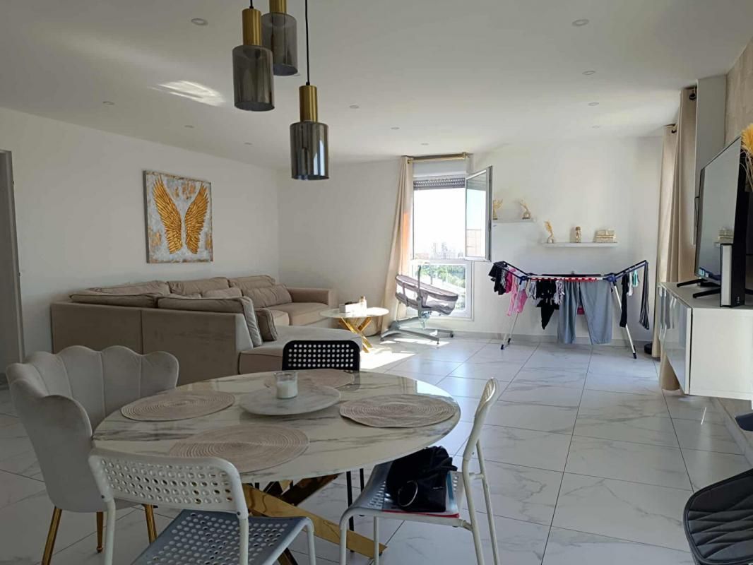 PORT-DE-BOUC Appartement Port De Bouc 3 pièce(s) 70 m2 Place de parking 2