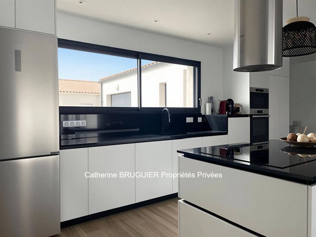 FERRIERES Maison de plain pied 2024 centre Ferrières 4 chambres terrasse jardin garage 2