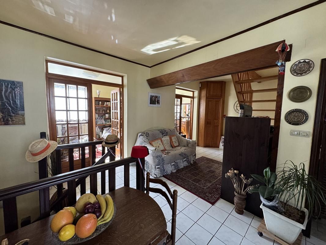 VILLEJUIF Villejuif - Maison familiale - 7 pièces 147 m2 - sans mitoyenneté - terrain 229m2 2