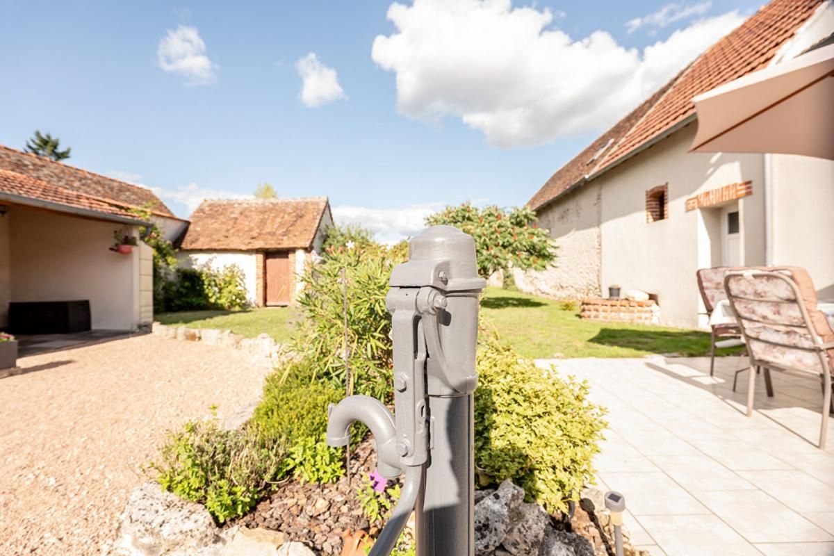 ROMORANTIN-LANTHENAY LIEUX UNIQUES ® GROUPE PROPRIETES PROPOSE DEUX MAISONS DE VILLE DE 143 ET 43 M² - TERRAIN 1.197 M² - ROMORANTIN 3