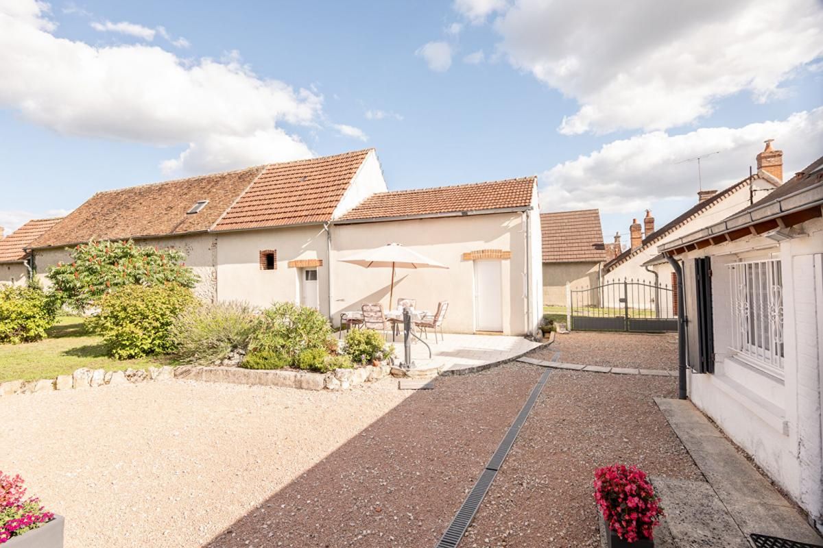 ROMORANTIN-LANTHENAY LIEUX UNIQUES ® GROUPE PROPRIETES PROPOSE DEUX MAISONS DE VILLE DE 143 ET 43 M² - TERRAIN 1.197 M² - ROMORANTIN 4