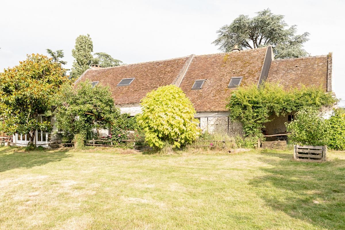 CHOUSSY LIEUX UNIQUES ® - PROPRIÉTÉS PRIVÉES PROPOSE TRES BELLE LONGÈRE ENTIEREMENT RENOVÉE À CHOUSSY 167 M² TERRAIN : 5100 M² 2