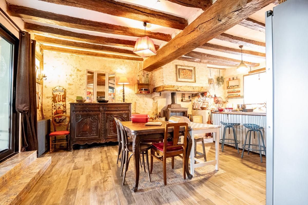 CHOUSSY LIEUX UNIQUES ® - PROPRIÉTÉS PRIVÉES PROPOSE TRES BELLE LONGÈRE ENTIEREMENT RENOVÉE À CHOUSSY 167 M² TERRAIN : 5100 M² 3