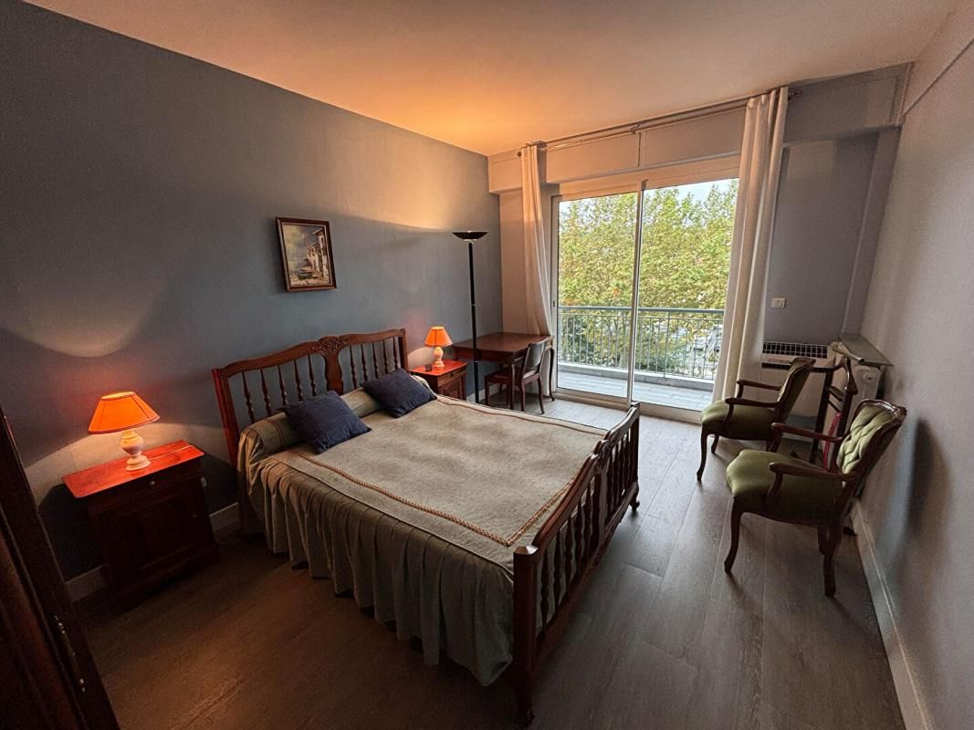 ARCACHON Bel appartement spacieux et lumineux de 70 m2 avec balcon et parking privé 2
