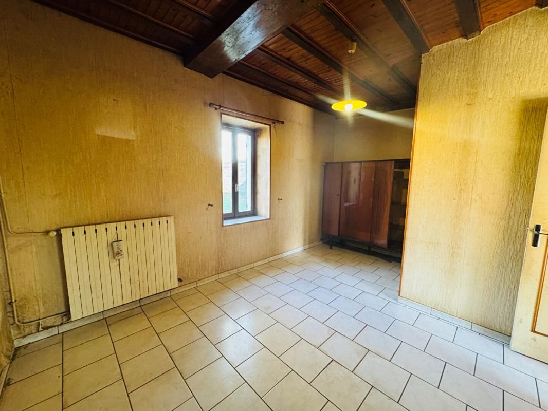 PREMERY Maison de ville à rénover 4