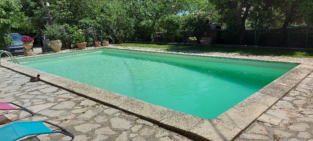 NIMES GARD. 30.NIMES. Belle maison de 119 m2 sur terrain arboré de 1250 m² avec piscine quartier Cigale 2