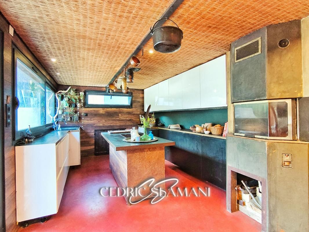 SAINT-DENIS MAISON 65 M2, CUISINE, 1 CHAMBRE, 1 MEZZANINE, SALON, SALLE D EAU, WC, TERRASSE, JARDIN 4