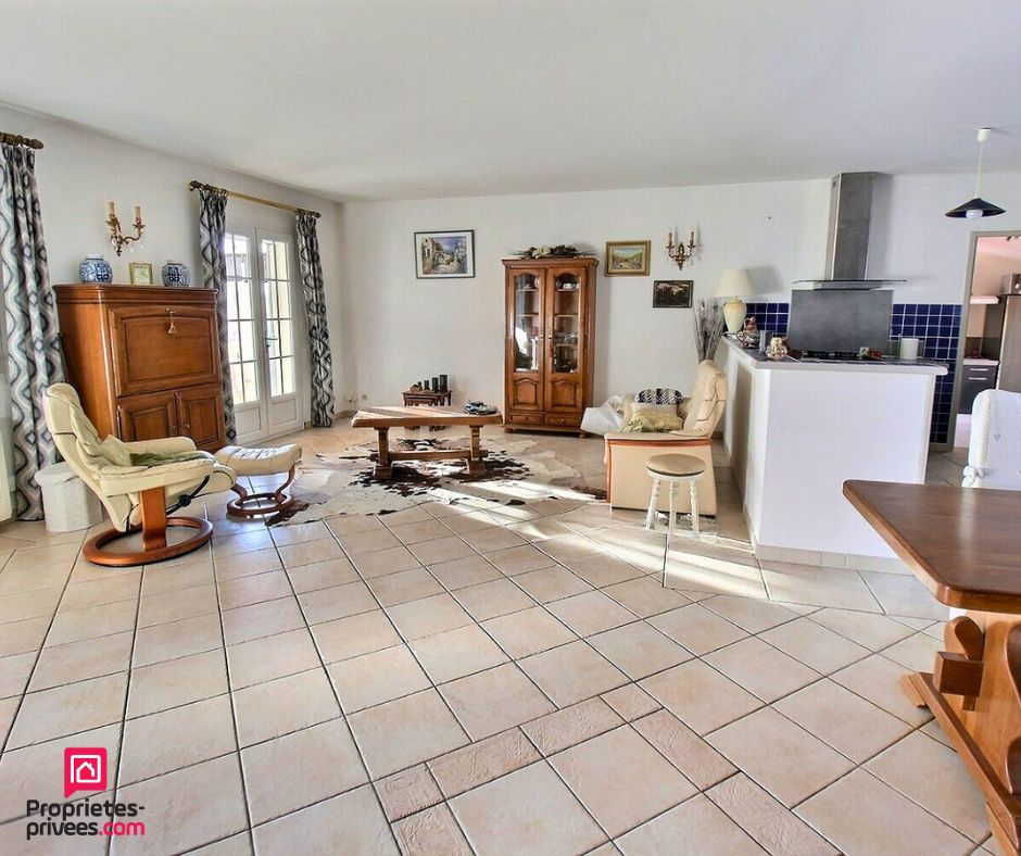 PUGET-SUR-ARGENS Maison de plain-pied avec possibilité de studio indépendant, piscine et terrain arboré 4