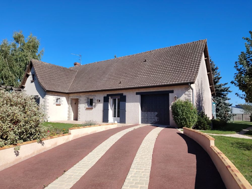 BONNEVAL MAISON 139 M² et HANGAR 250 M²