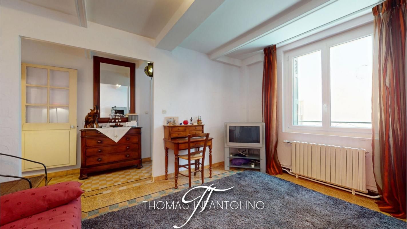 TREBES EN EXCLUSIVITE - MAISON DE VILLAGE - 2 CHAMBRES - POSSIBILITÉ 3 - CLIMATISATION - GARAGE 4