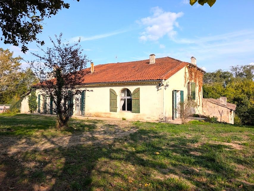 COUTRAS Maison en pierre de 250 m2 sur 285000 m2 de terrain 2