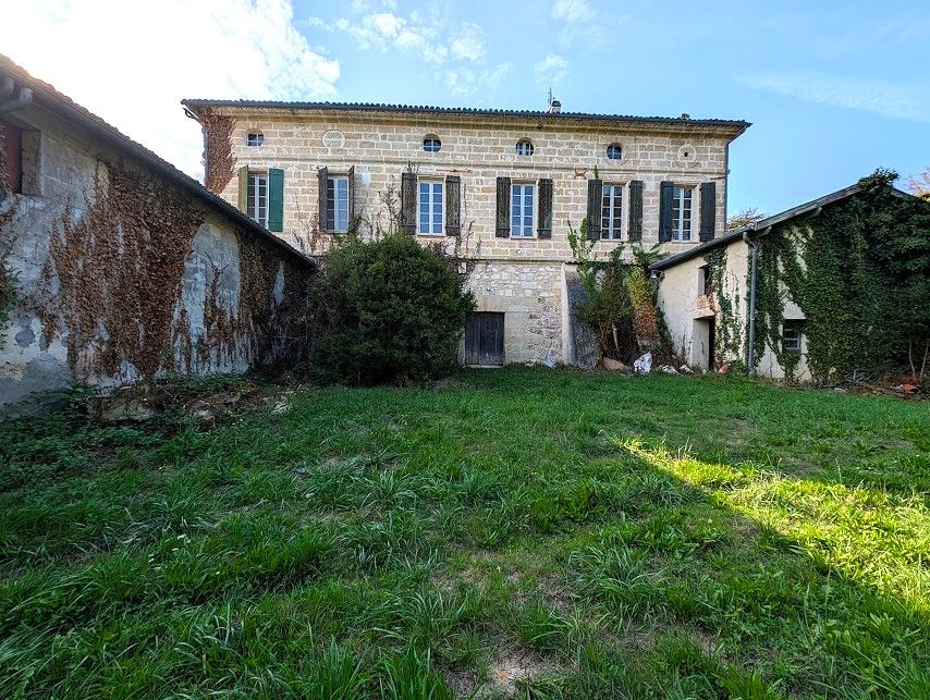 COUTRAS Maison en pierre de 250 m2 sur 285000 m2 de terrain 3