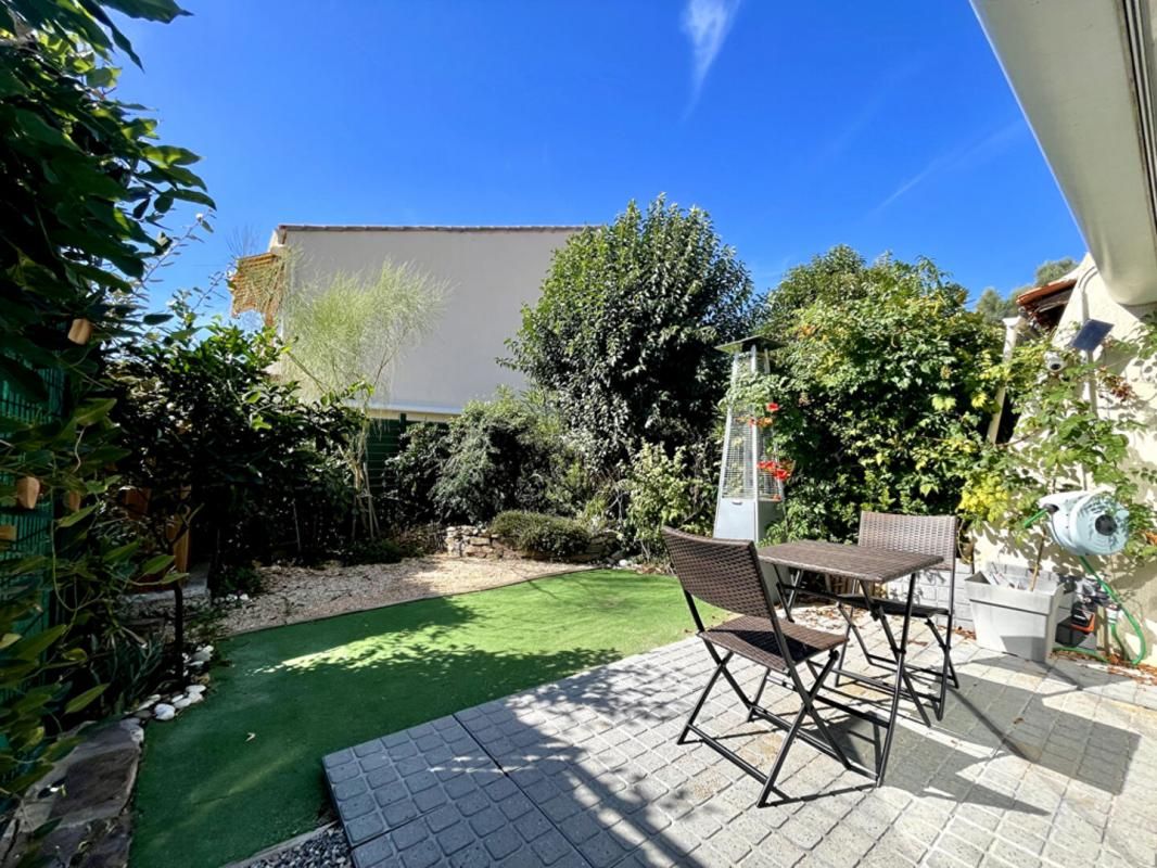BORMES-LES-MIMOSAS Appartement T2 en rez-de-jardin avec parking -  Bormes-les-Mimosas 1