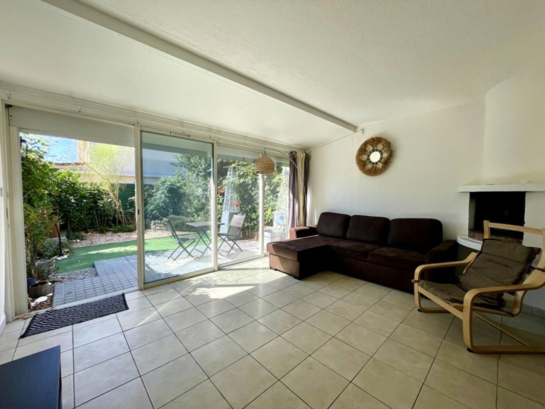 BORMES-LES-MIMOSAS Appartement T2 en rez-de-jardin avec parking -  Bormes-les-Mimosas 2