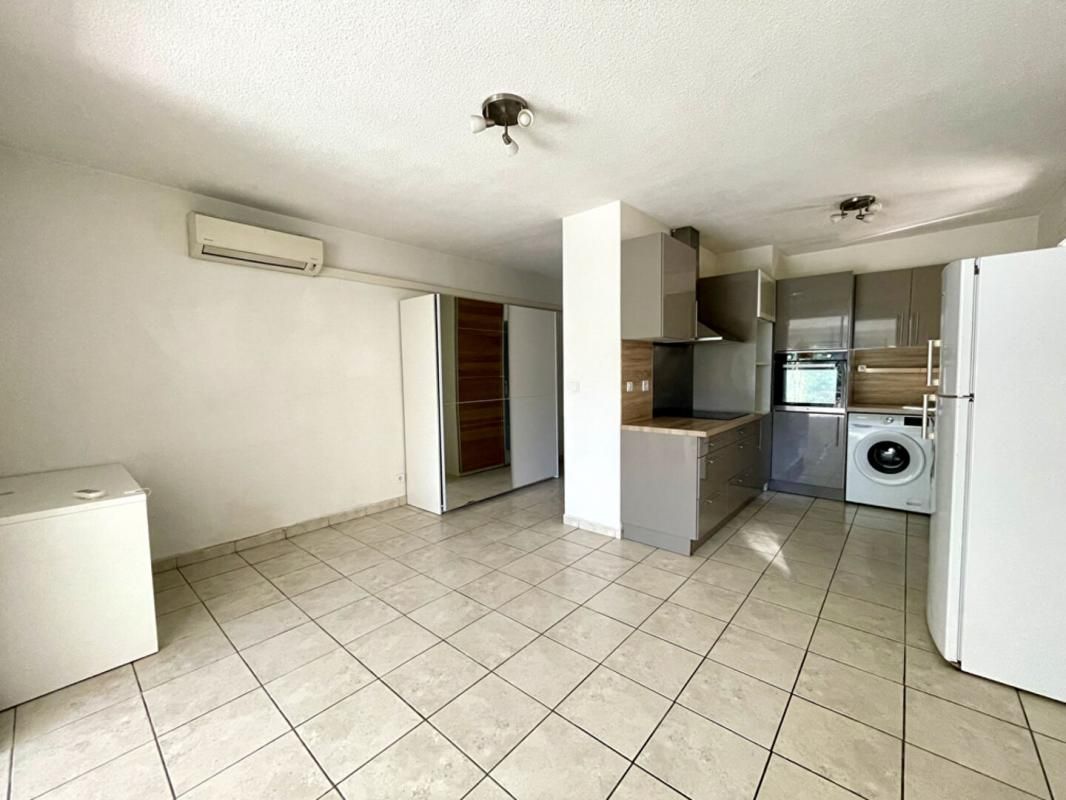BORMES-LES-MIMOSAS Appartement T2 en rez-de-jardin avec parking -  Bormes-les-Mimosas 3