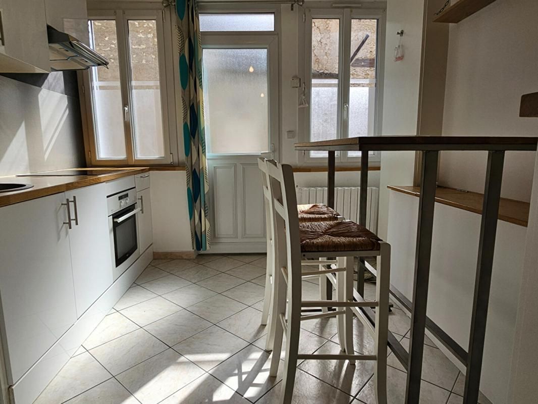 ANGERVILLE Maison meublée à louer en centre ville ! 3